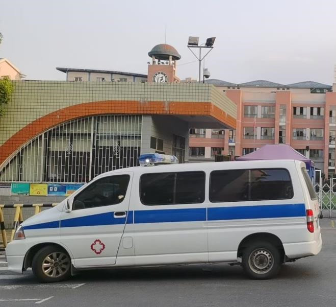 秀英救护车出租护送骨折病人一公里多少钱